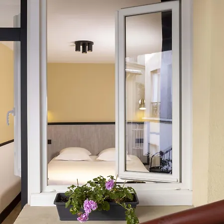 Hotel De L'Aqueduc-2